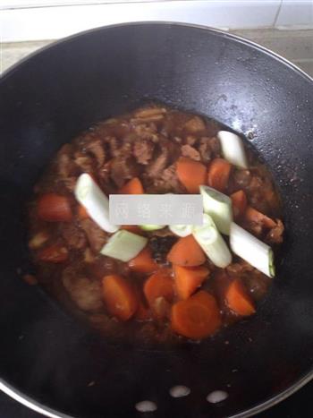 胡萝卜炖牛肉的做法步骤8