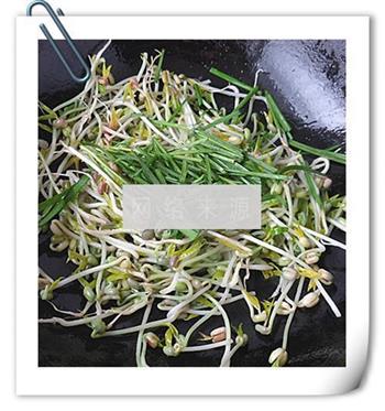 绿豆芽炒韭菜的做法步骤10