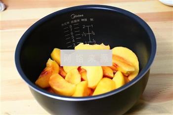 最应季零添加的黄桃罐头的做法步骤3