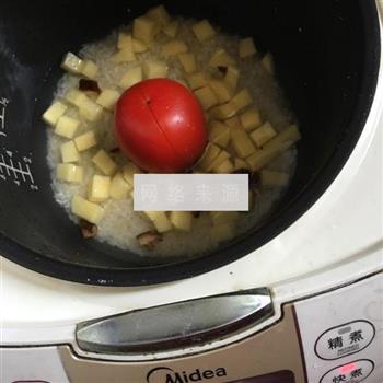 番茄土豆焖饭的做法步骤1