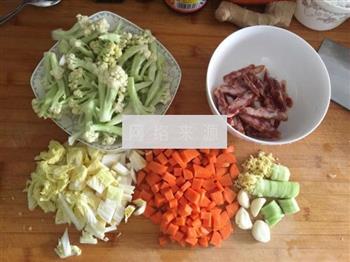 鲜蔬腊肠焖饭的做法图解1