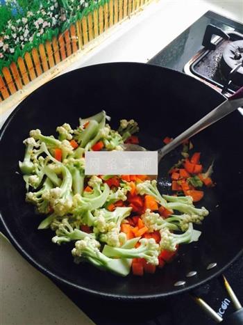 鲜蔬腊肠焖饭的做法图解4