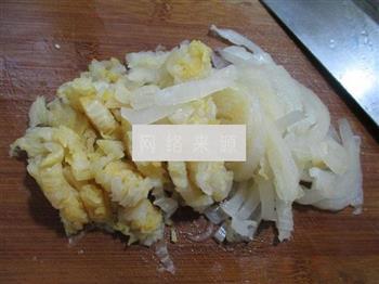 尖椒猪肉炒酸菜的做法步骤2