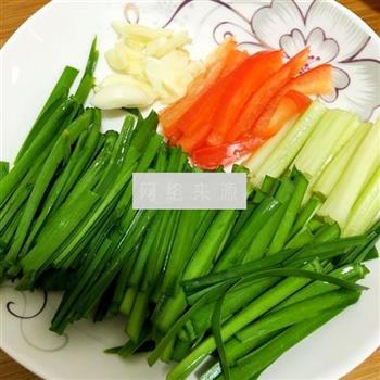 韭菜爆炒河虾的做法步骤2
