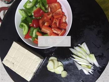 辣椒酱焖老豆腐的做法步骤1
