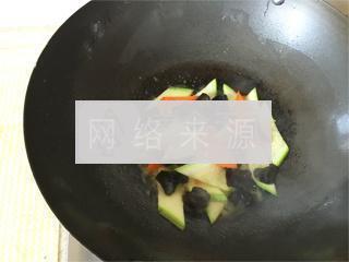 西葫芦炒蛋的做法步骤6