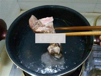 胡萝卜玉米猪骨汤的做法步骤5