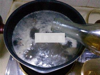 胡萝卜玉米猪骨汤的做法步骤6