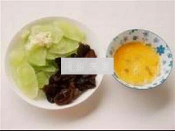 黑木耳鸡蛋炒莴笋的做法步骤1