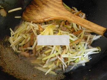 韭黄炒肉丝的做法步骤10