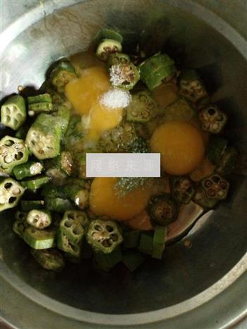 秋葵炒鸡蛋的做法步骤2