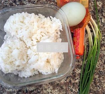 香煎米饭饼的做法步骤1