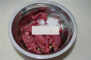 双椒炒牛肉的做法步骤3