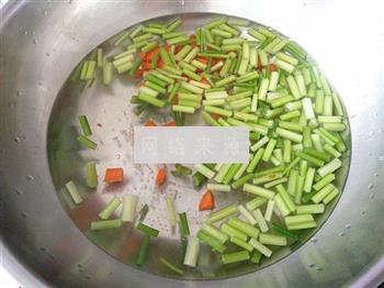 芹菜拌花生米的做法图解4