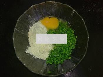 韭菜鸡蛋饼的做法步骤1