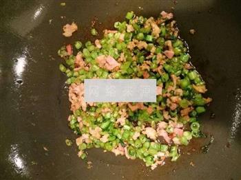 紫苏肉末培根炒豆角的做法步骤4
