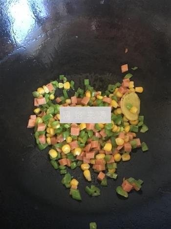 玉米火腿焗饭的做法步骤1