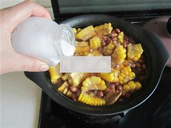 玉米烧排骨的做法步骤8
