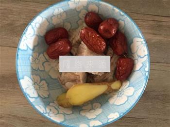 玉米红枣排骨汤的做法步骤1