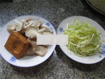 韭菜芽香干炒秀珍菇的做法图解1