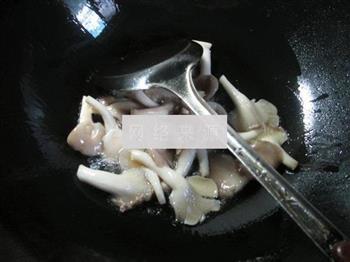 韭菜芽香干炒秀珍菇的做法图解3