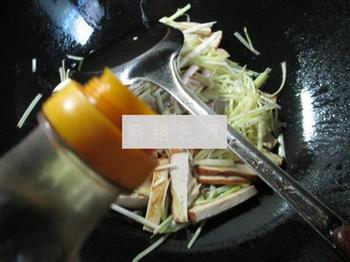 韭菜芽香干炒秀珍菇的做法图解5