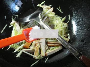 韭菜芽香干炒秀珍菇的做法图解6