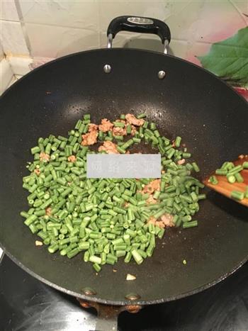 橄榄菜肉末豆角的做法图解3