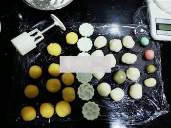 彩虹奶黄冰皮月饼的做法步骤8