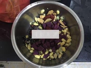 紫薯谷物豆浆的做法图解2