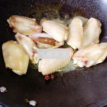 可乐鸡翅炖土豆的做法步骤4