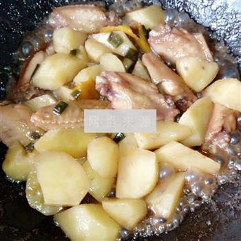 可乐鸡翅炖土豆的做法步骤7