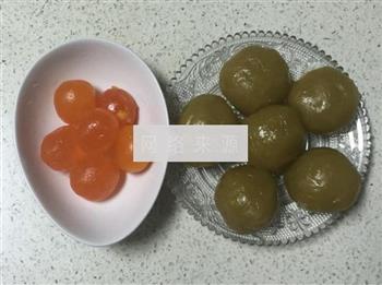 广式莲蓉蛋黄月饼的做法步骤4
