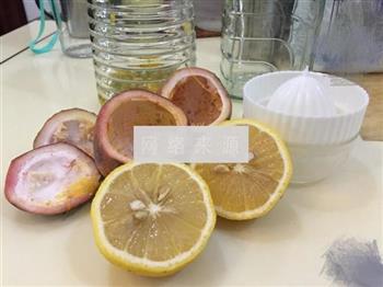百香果柠檬蜜的做法步骤2