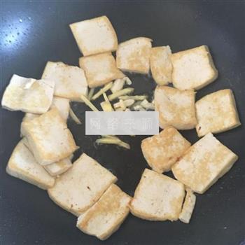 三文鱼骨煎豆腐的做法图解5