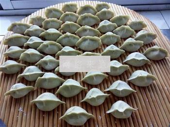 翡翠韭菜虾仁水饺的做法步骤11