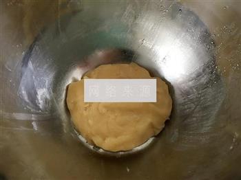 椰蓉蔓越莓奶黄月饼的做法步骤4