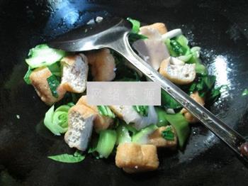 秀珍菇油豆腐炒青菜的做法步骤5