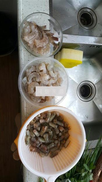 海鲜汤底的做法步骤1