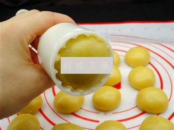 广式栗子豆沙月饼的做法步骤14