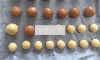 简易广式莲蓉蛋黄月饼的做法图解5