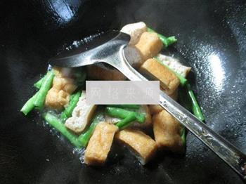 尖椒油豆腐炒梅豆的做法图解5