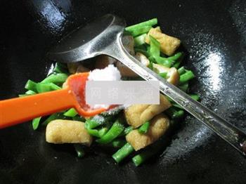 尖椒油豆腐炒梅豆的做法图解9