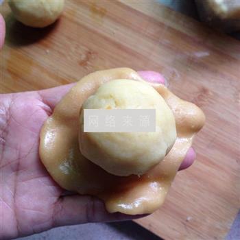莲蓉蛋黄月饼的做法步骤7