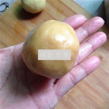莲蓉蛋黄月饼的做法图解9