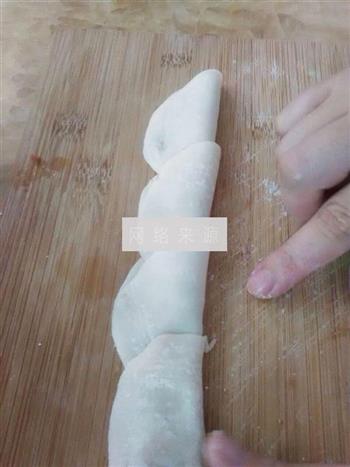 香煎玫瑰饺子的做法步骤3