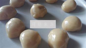 广式蛋黄莲蓉月饼的做法步骤3