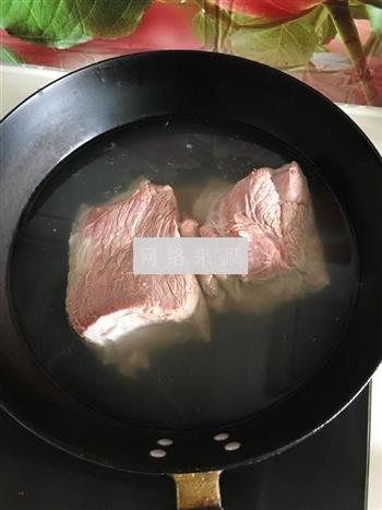卤牛肉的做法图解1