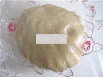 自制豆沙蛋黄月饼的做法步骤4