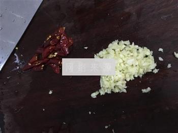 蒜香排骨小青菜的做法图解2